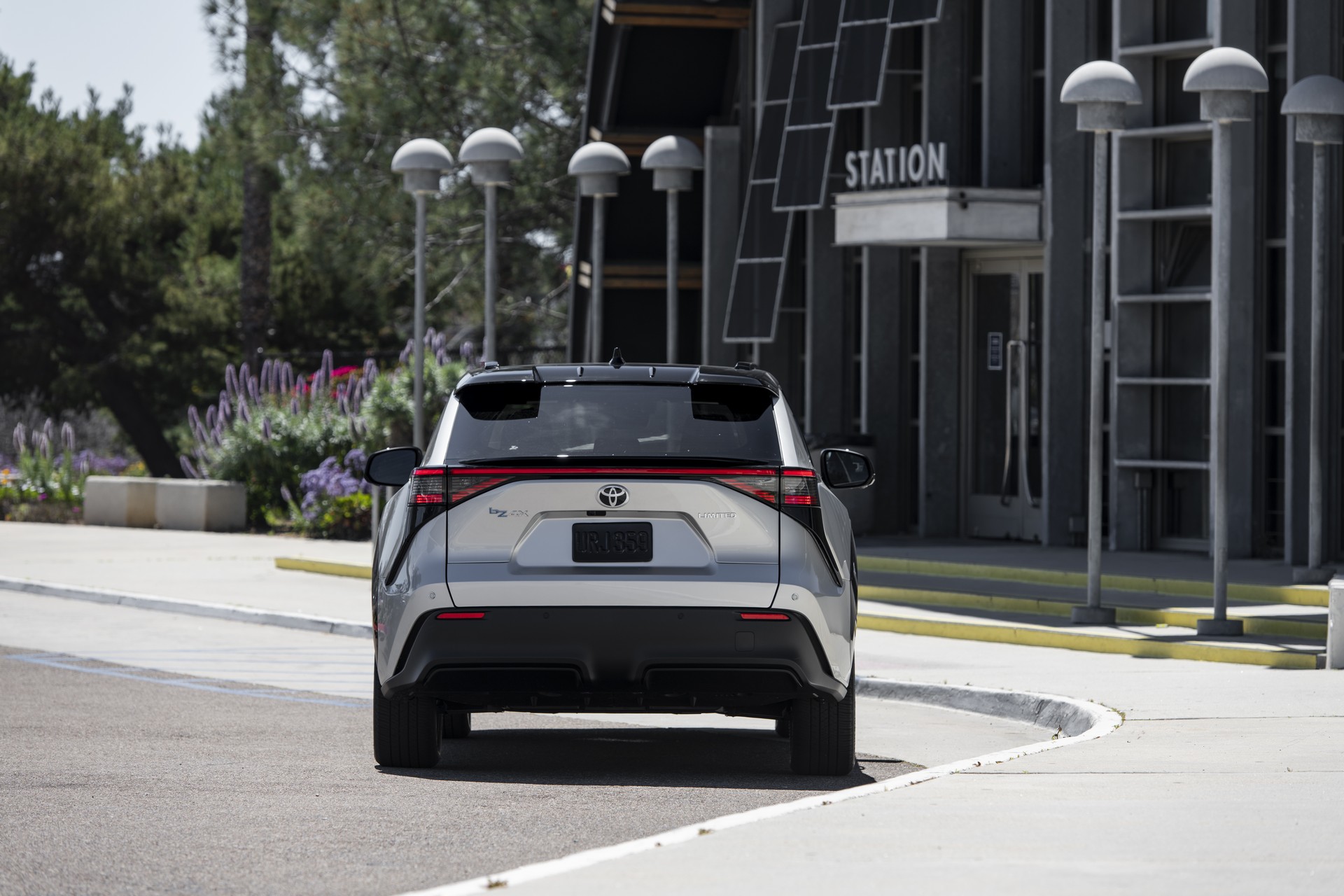 Download 2023 Toyota bZ4X Limited FWD - Rear HD Wallpaper 1920x1280 #64