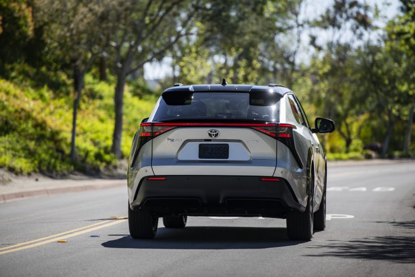 2023 Toyota bZ4X Limited FWD - Rear Wallpaper 850x567 #74