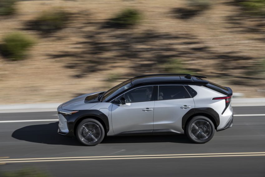 2023 Toyota bZ4X Limited FWD - Side Wallpaper 850x567 #81