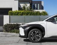 2023 Toyota bZ4X XLE FWD - Detail Wallpaper 190x150