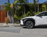 2023 Toyota bZ4X XLE FWD - Detail Wallpaper 190x150