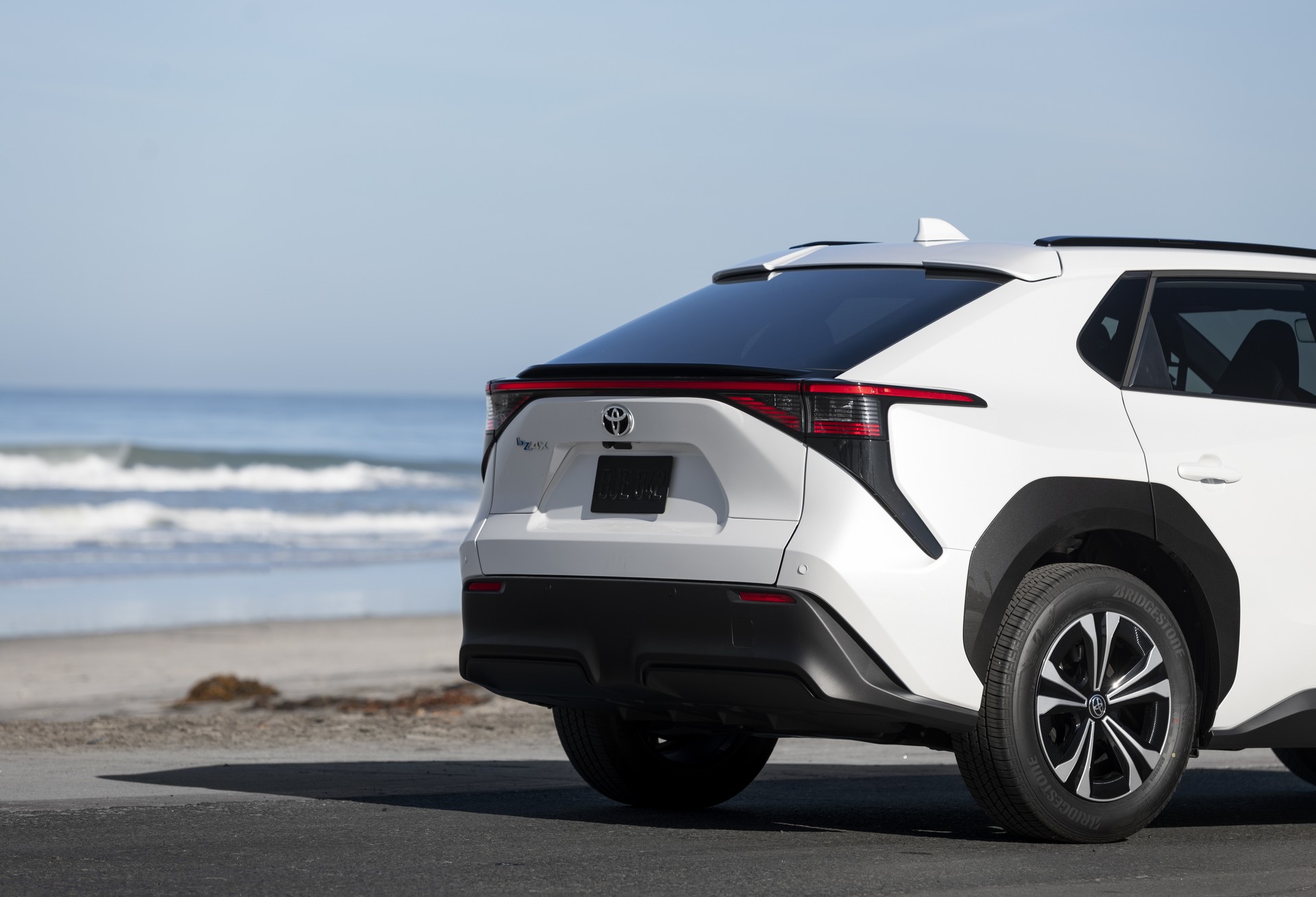 Download 2023 Toyota bZ4X XLE FWD - Detail HD Wallpaper 1920x1309 #26