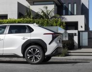 2023 Toyota bZ4X XLE FWD - Detail Wallpaper 190x150
