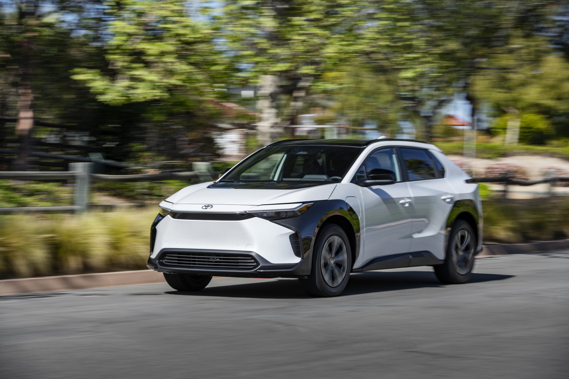 Download 2023 Toyota bZ4X XLE FWD - Front Three-Quarter HD Wallpaper 1920x1280 #45