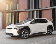 2023 Toyota bZ4X XLE FWD - Front Three-Quarter Wallpaper 190x150