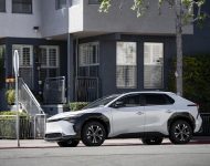 2023 Toyota bZ4X XLE FWD - Front Three-Quarter Wallpaper 190x150