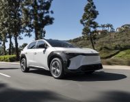 2023 Toyota bZ4X XLE FWD - Front Three-Quarter Wallpaper 190x150