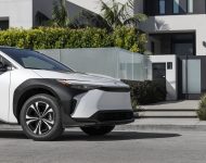 2023 Toyota bZ4X XLE FWD - Front Wallpaper 190x150