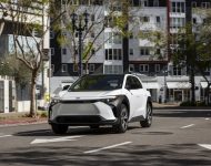 2023 Toyota bZ4X XLE FWD - Front Wallpaper 190x150