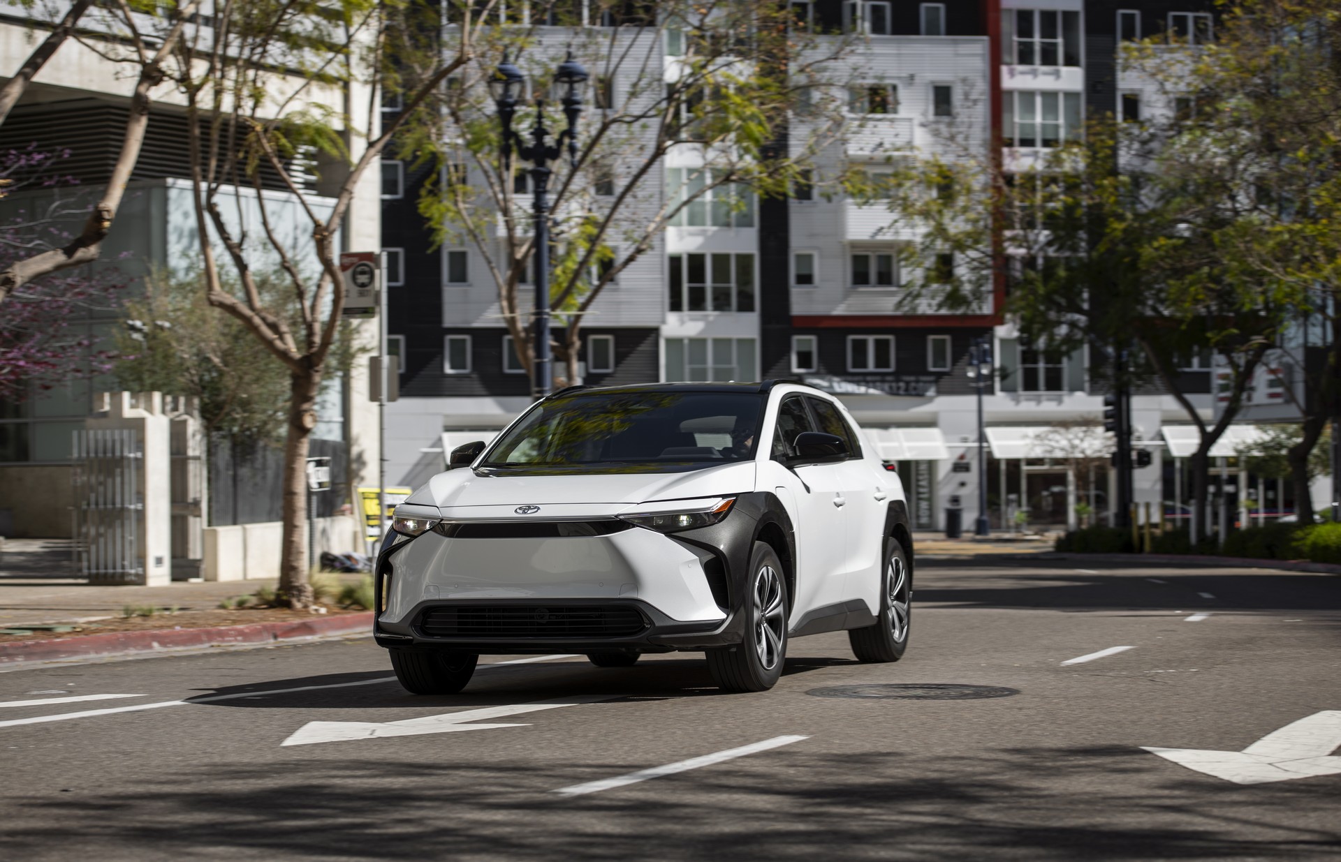 Download 2023 Toyota bZ4X XLE FWD - Front HD Wallpaper 1920x1235 #29