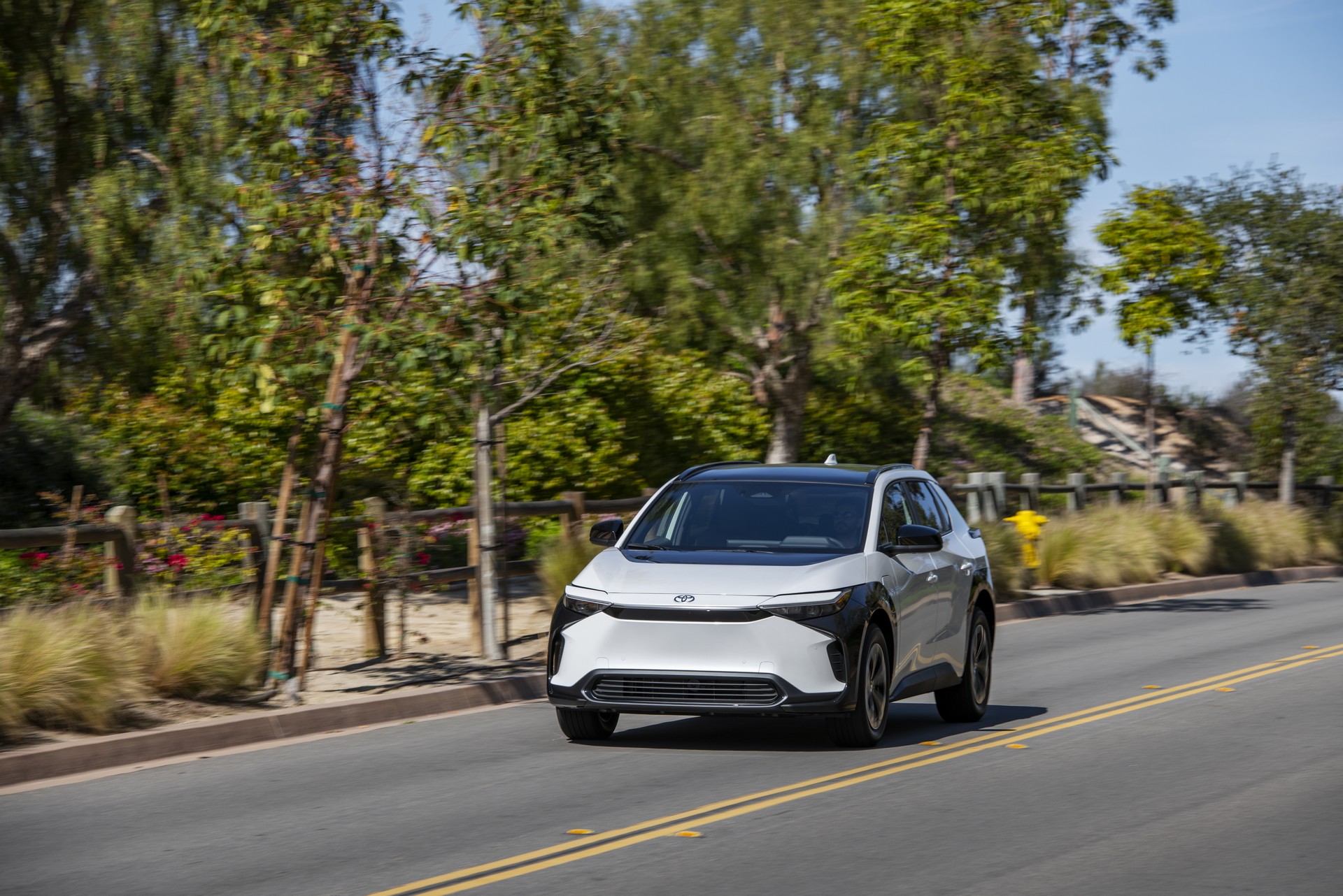 Download 2023 Toyota bZ4X XLE FWD - Front HD Wallpaper 1920x1282 #46