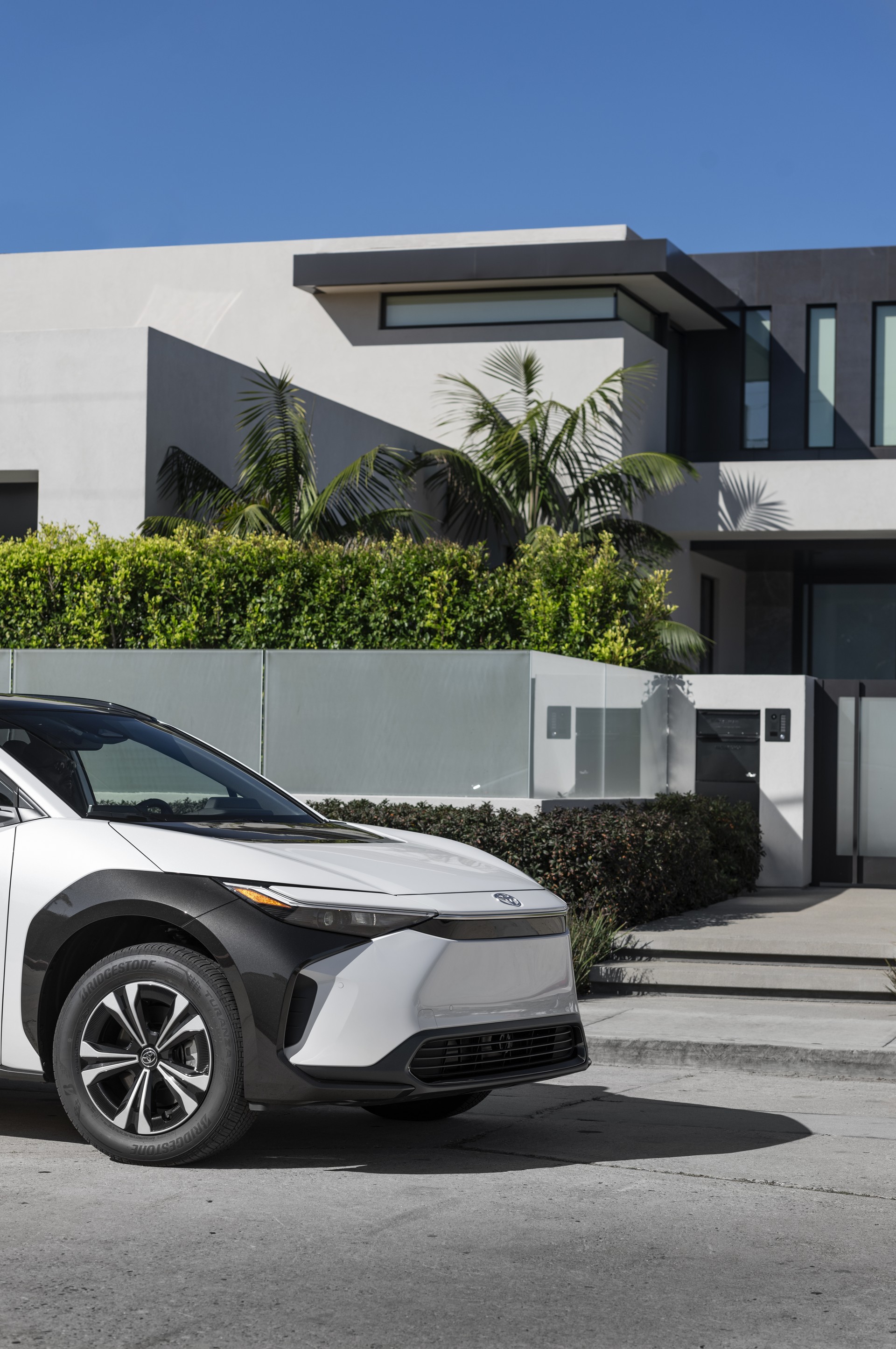 Download 2023 Toyota bZ4X XLE FWD - Front HD Phone Wallpaper 1920x2890 #41