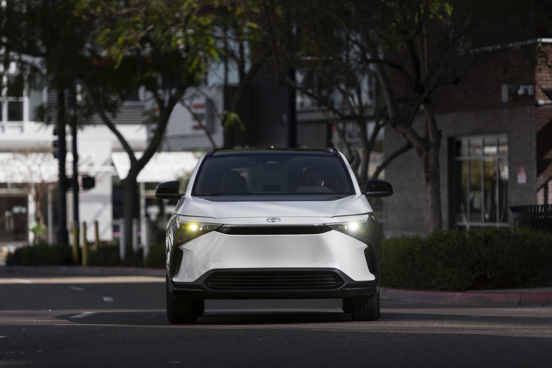 Download 2023 Toyota bZ4X XLE FWD - Front HD Wallpaper 1920x1280 #30