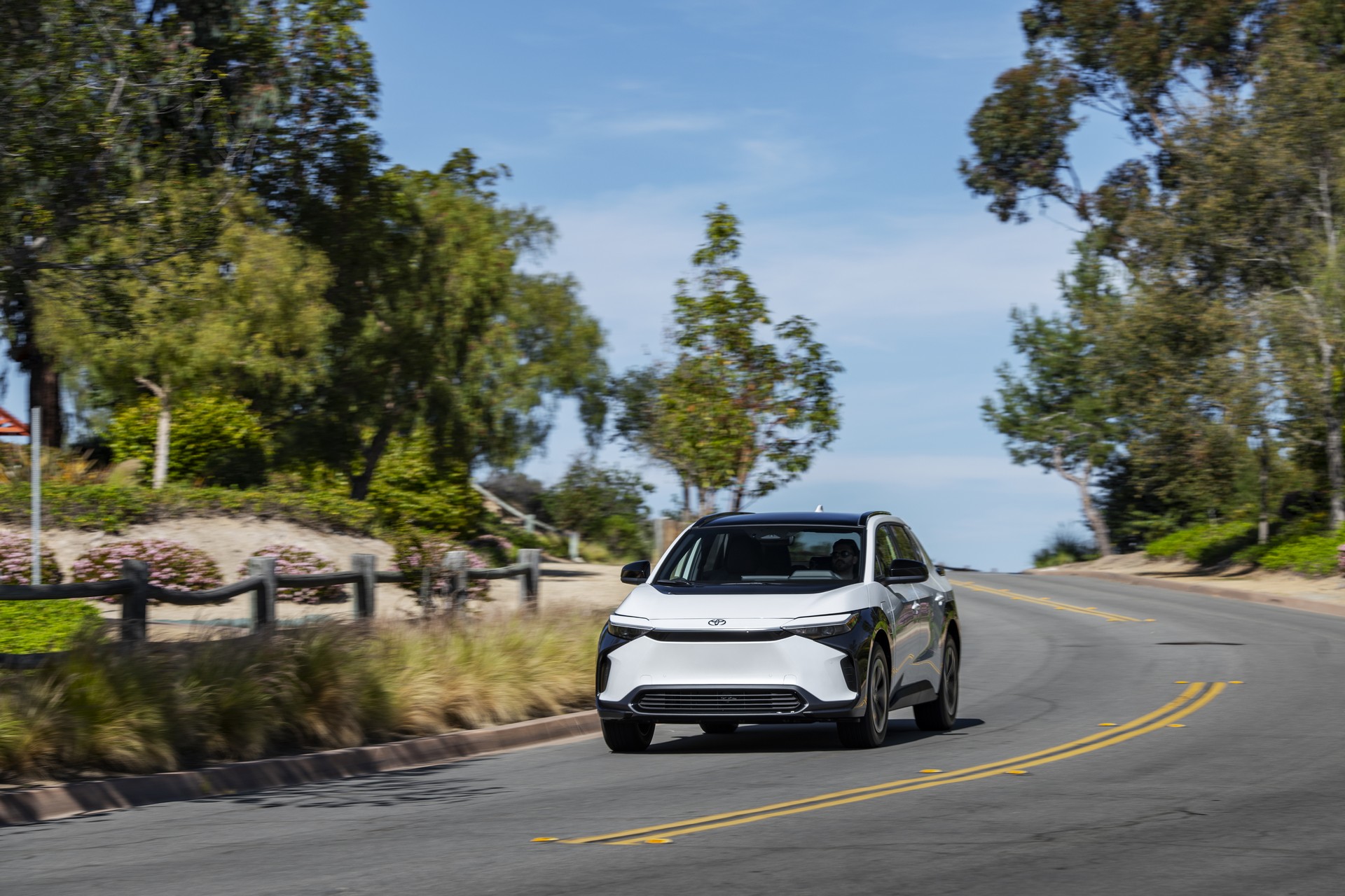 Download 2023 Toyota bZ4X XLE FWD - Front HD Wallpaper 1920x1280 #48