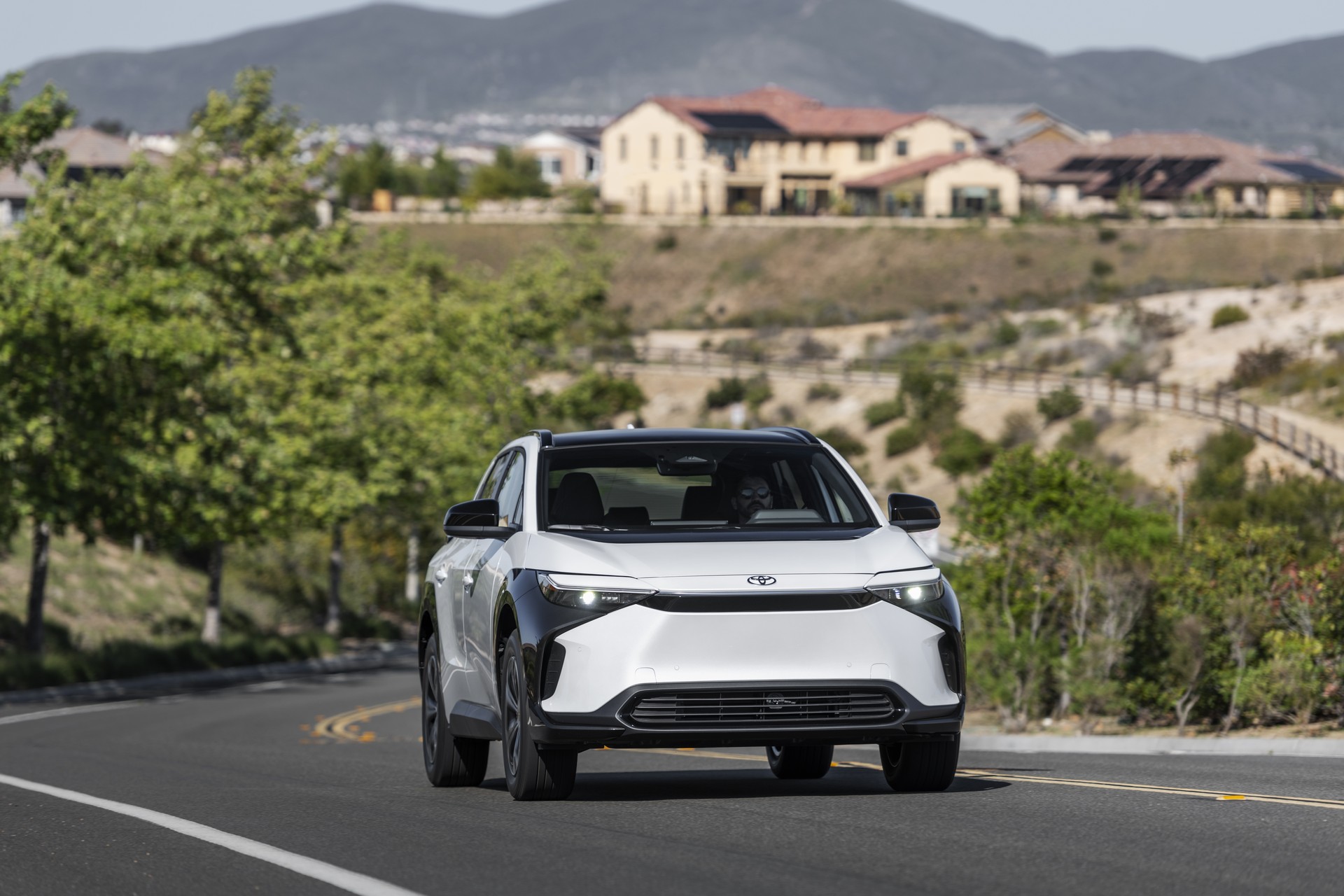 Download 2023 Toyota bZ4X XLE FWD - Front HD Wallpaper 1920x1280 #50