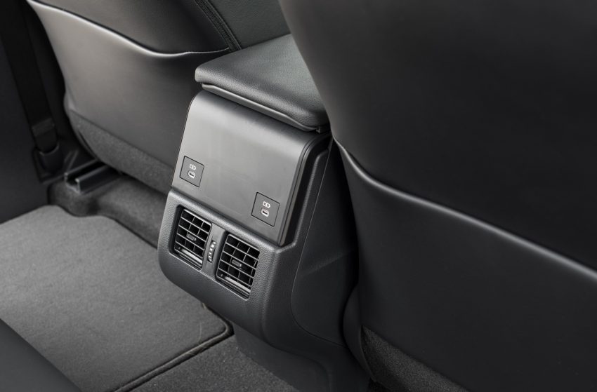 2023 Toyota bZ4X XLE FWD - Interior, Detail Wallpaper 850x559 #100