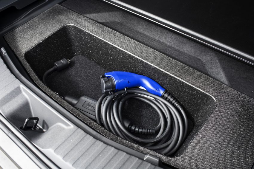 2023 Toyota bZ4X XLE FWD - Interior, Detail Wallpaper 850x567 #101