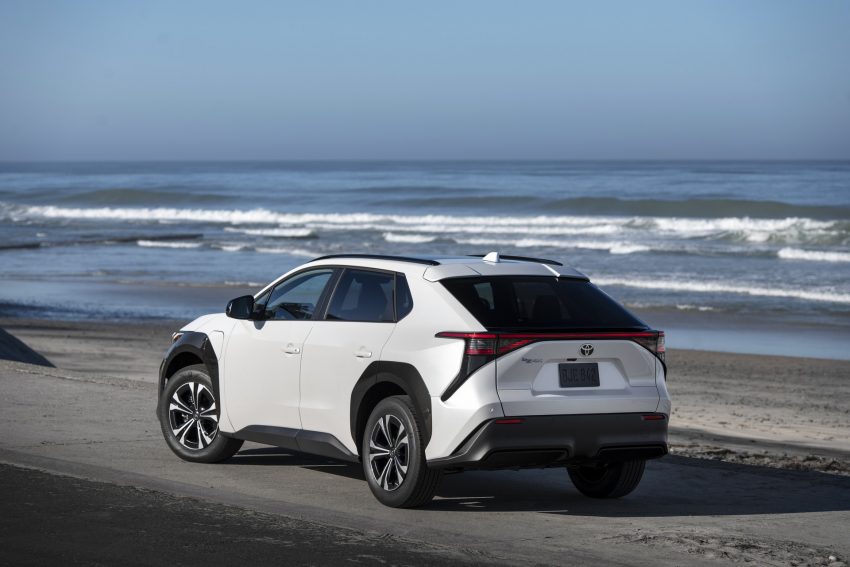 2023 Toyota bZ4X XLE FWD - Rear Three-Quarter Wallpaper 850x567 #18