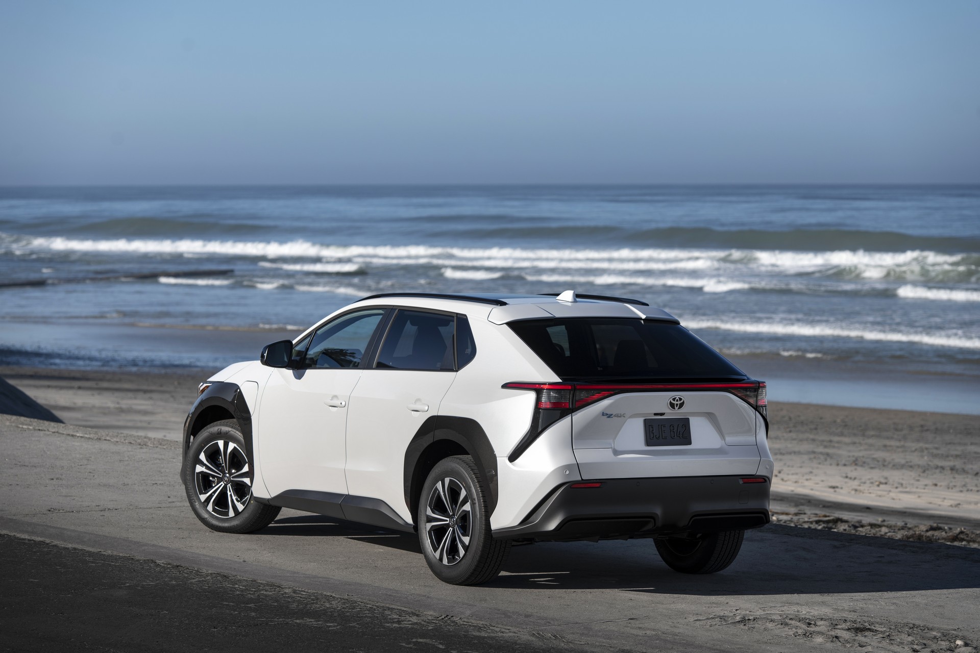 Download 2023 Toyota bZ4X XLE FWD - Rear Three-Quarter HD Wallpaper 1920x1280 #18