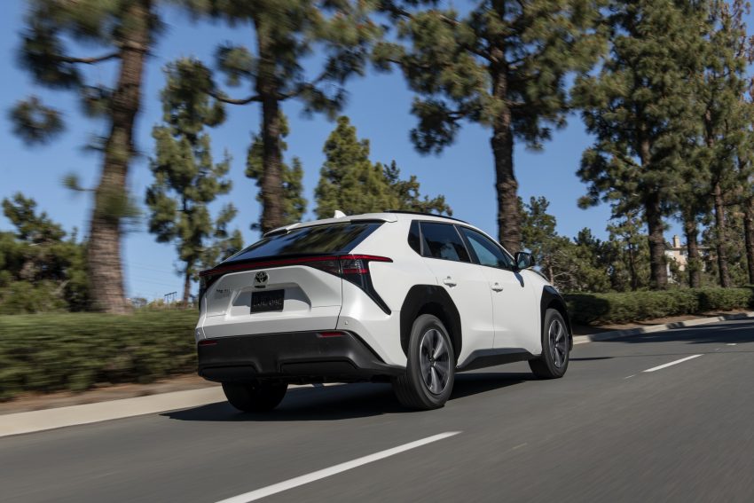 2023 Toyota bZ4X XLE FWD - Rear Three-Quarter Wallpaper 850x567 #6