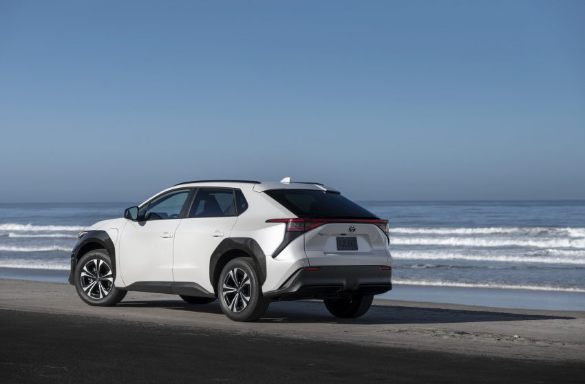 2023 Toyota bZ4X XLE FWD - Rear Three-Quarter Wallpaper 850x558 #19