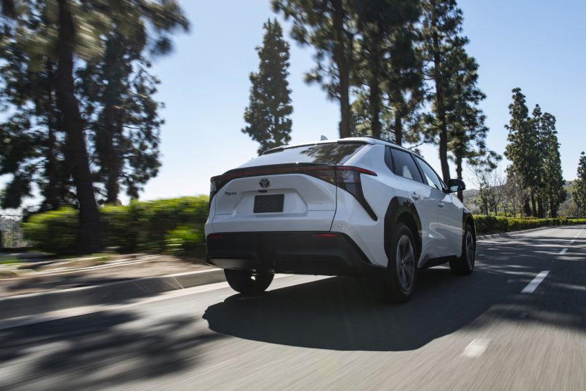 2023 Toyota bZ4X XLE FWD - Rear Three-Quarter Wallpaper 850x567 #7