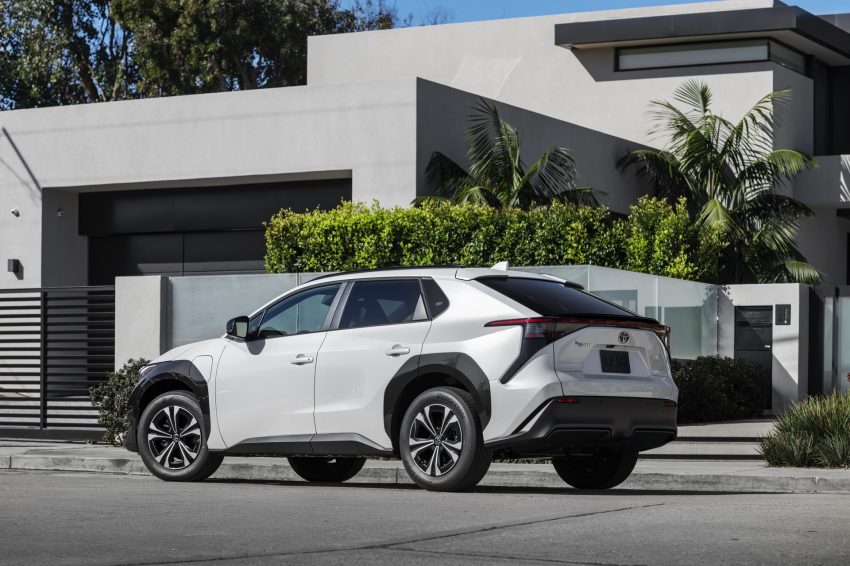 2023 Toyota bZ4X XLE FWD - Rear Three-Quarter Wallpaper 850x566 #38