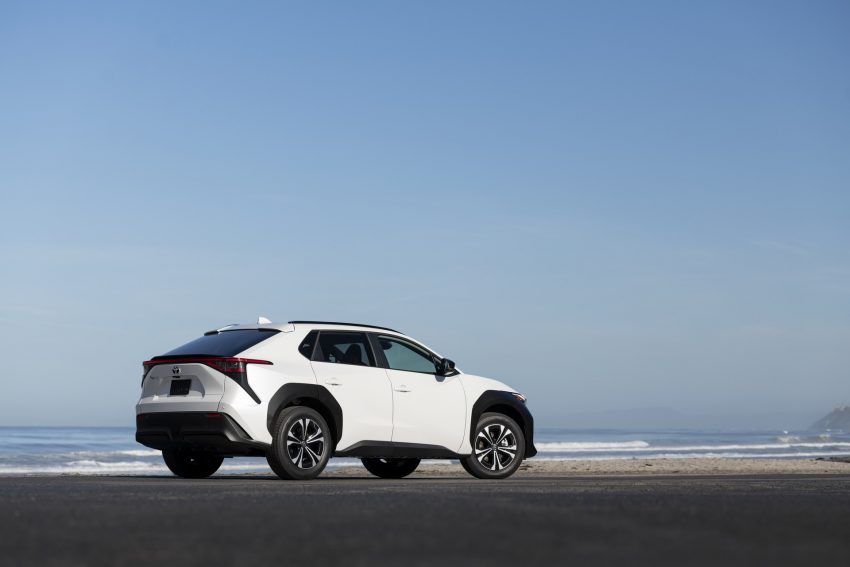 2023 Toyota bZ4X XLE FWD - Rear Three-Quarter Wallpaper 850x567 #20