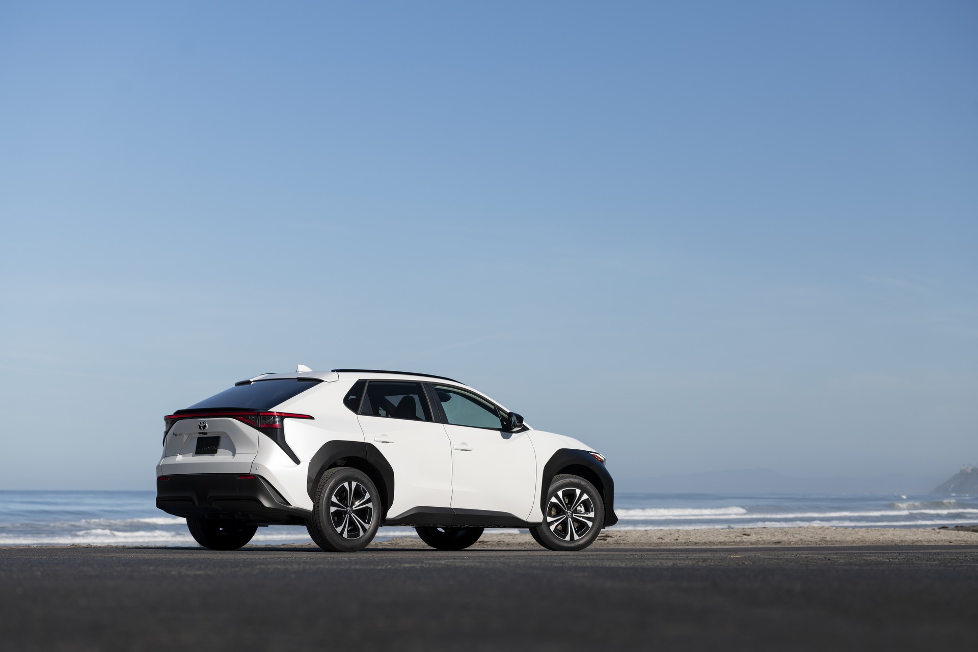 Download 2023 Toyota bZ4X XLE FWD - Rear Three-Quarter HD Wallpaper 1920x1280 #20