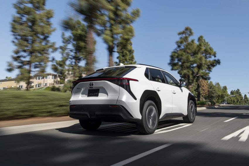 2023 Toyota bZ4X XLE FWD - Rear Three-Quarter Wallpaper 850x567 #8