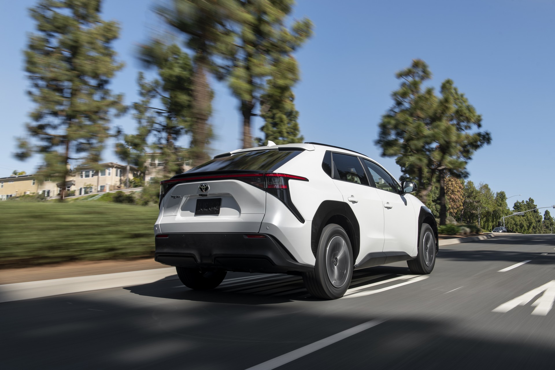 Download 2023 Toyota bZ4X XLE FWD - Rear Three-Quarter HD Wallpaper 1920x1280 #8