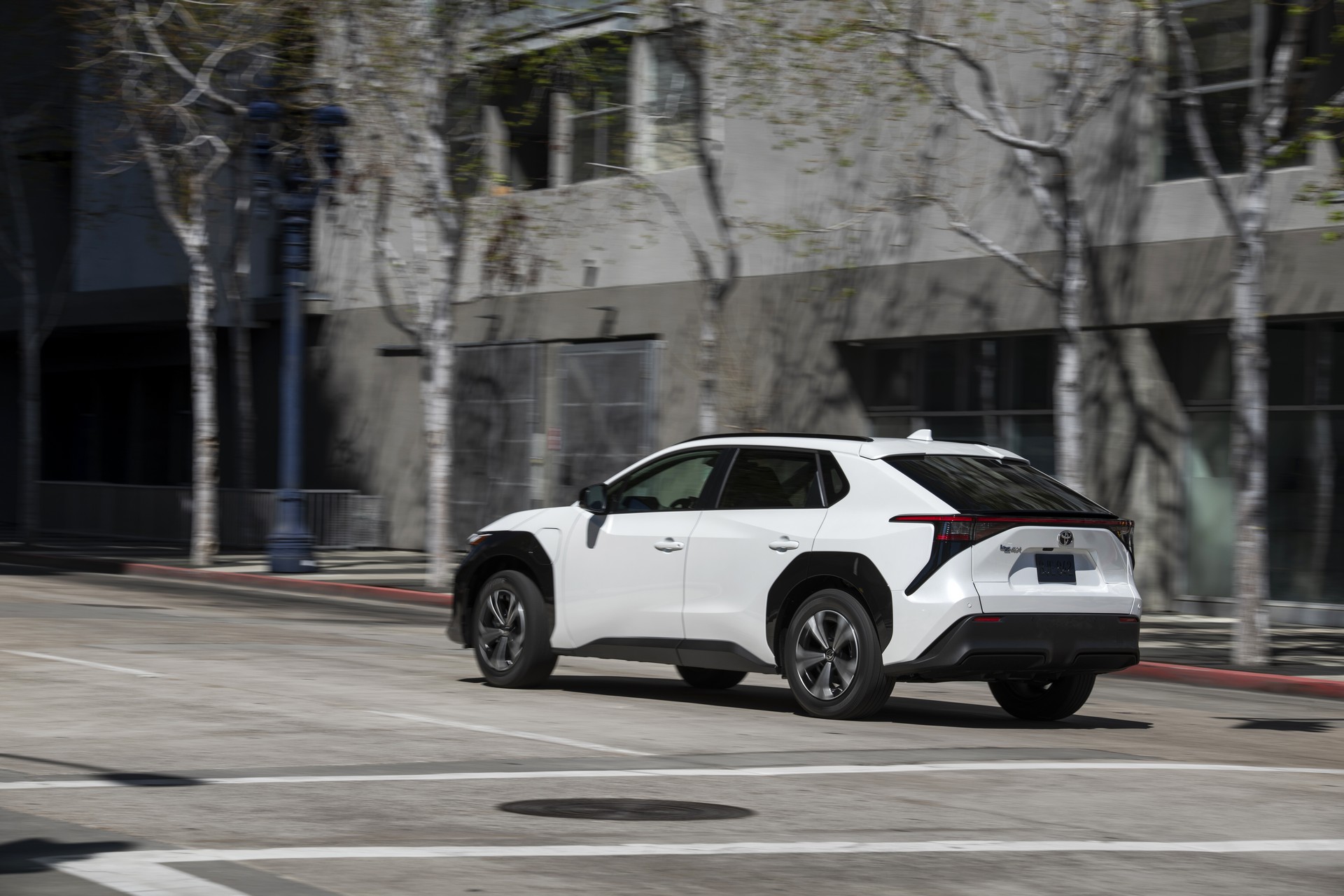 Download 2023 Toyota bZ4X XLE FWD - Rear Three-Quarter HD Wallpaper 1920x1280 #31