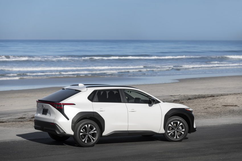 2023 Toyota bZ4X XLE FWD - Rear Three-Quarter Wallpaper 850x567 #21