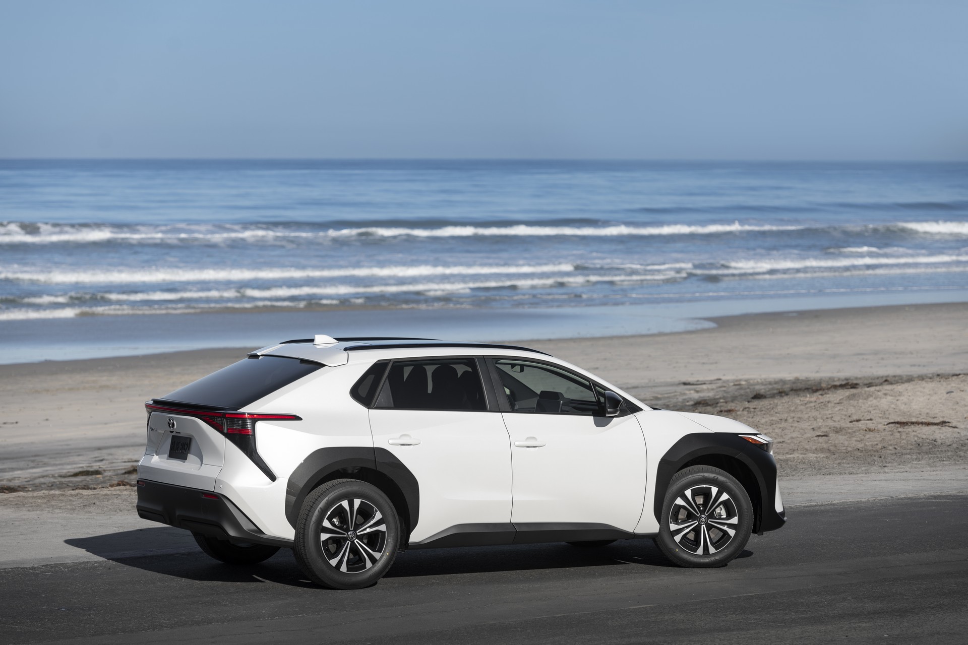 Download 2023 Toyota bZ4X XLE FWD - Rear Three-Quarter HD Wallpaper 1920x1280 #21