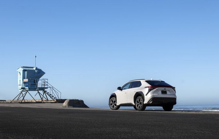 2023 Toyota bZ4X XLE FWD - Rear Three-Quarter Wallpaper 850x542 #14