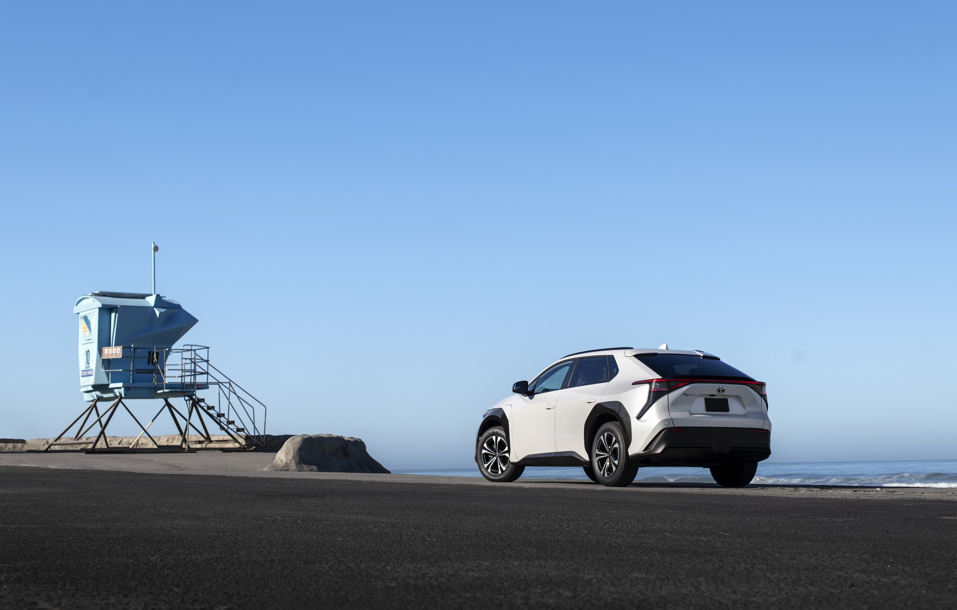 Download 2023 Toyota bZ4X XLE FWD - Rear Three-Quarter HD Wallpaper 1920x1224 #14