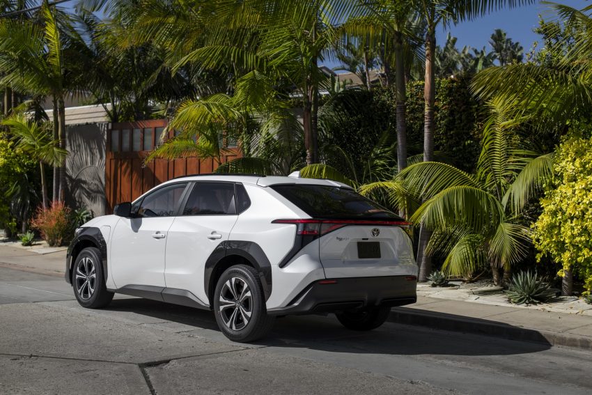 2023 Toyota bZ4X XLE FWD - Rear Three-Quarter Wallpaper 850x567 #57