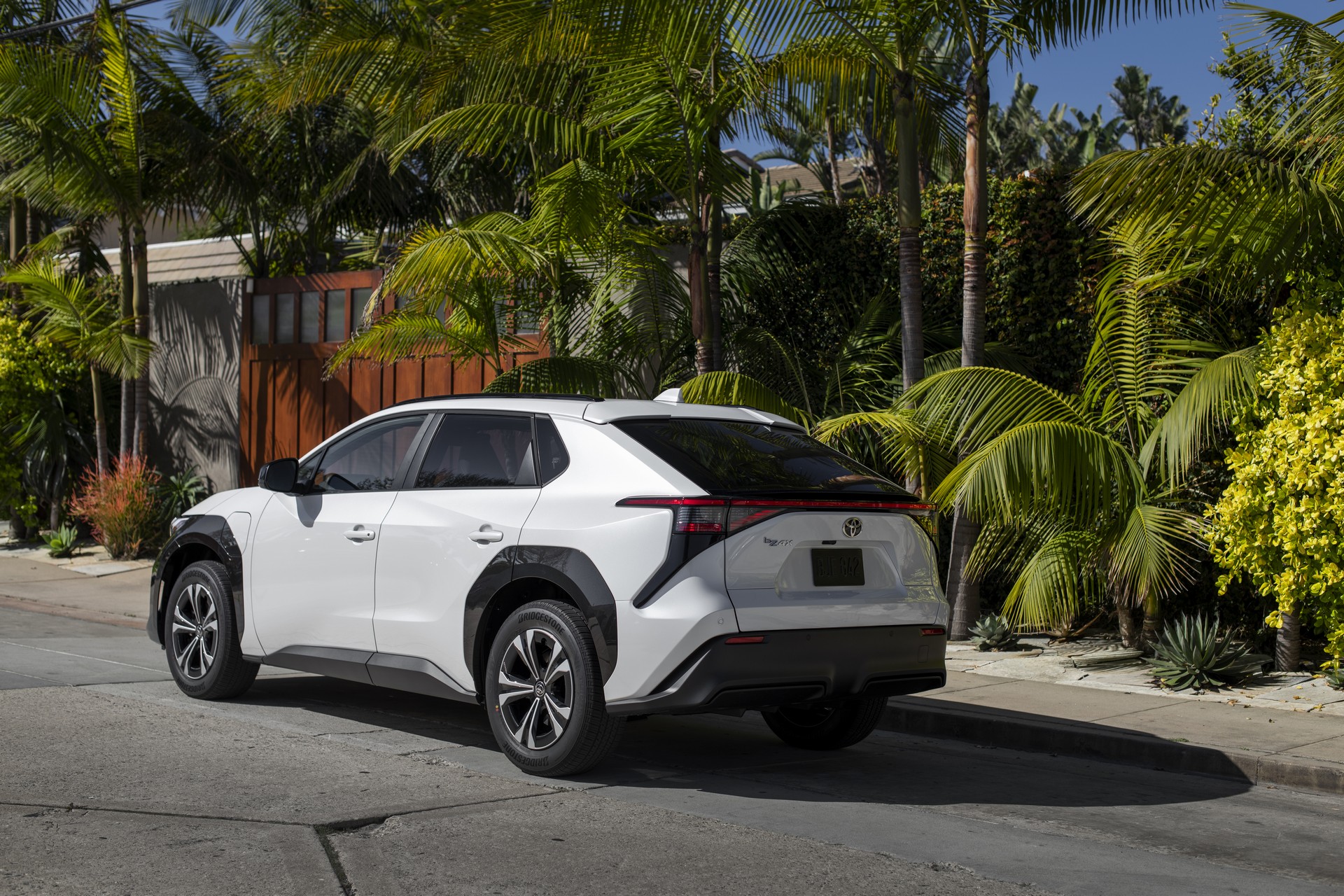 Download 2023 Toyota bZ4X XLE FWD - Rear Three-Quarter HD Wallpaper 1920x1280 #57