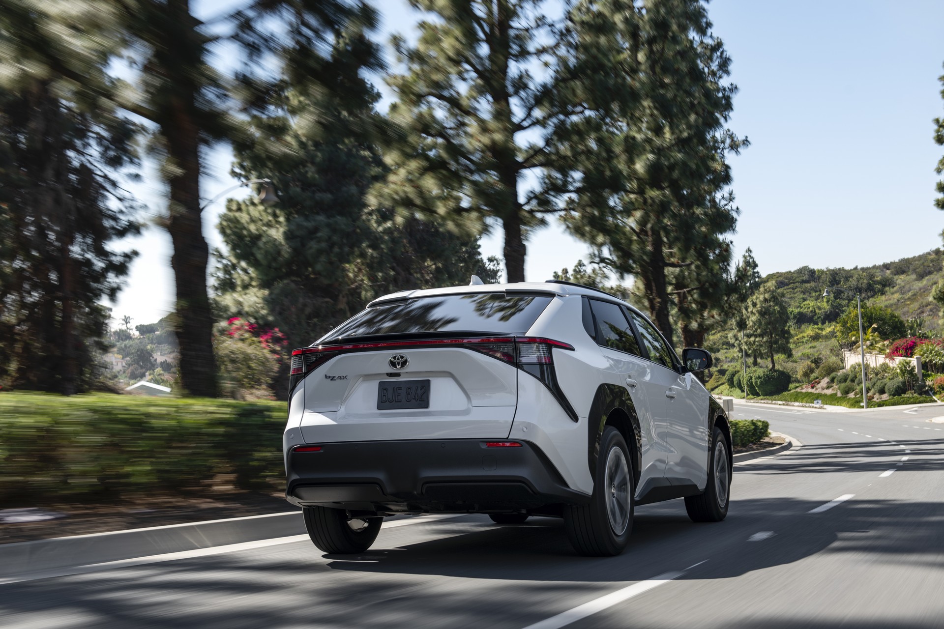 Download 2023 Toyota bZ4X XLE FWD - Rear HD Wallpaper 1920x1280 #9