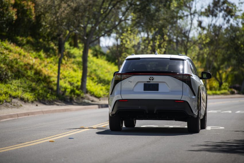 2023 Toyota bZ4X XLE FWD - Rear Wallpaper 850x567 #53