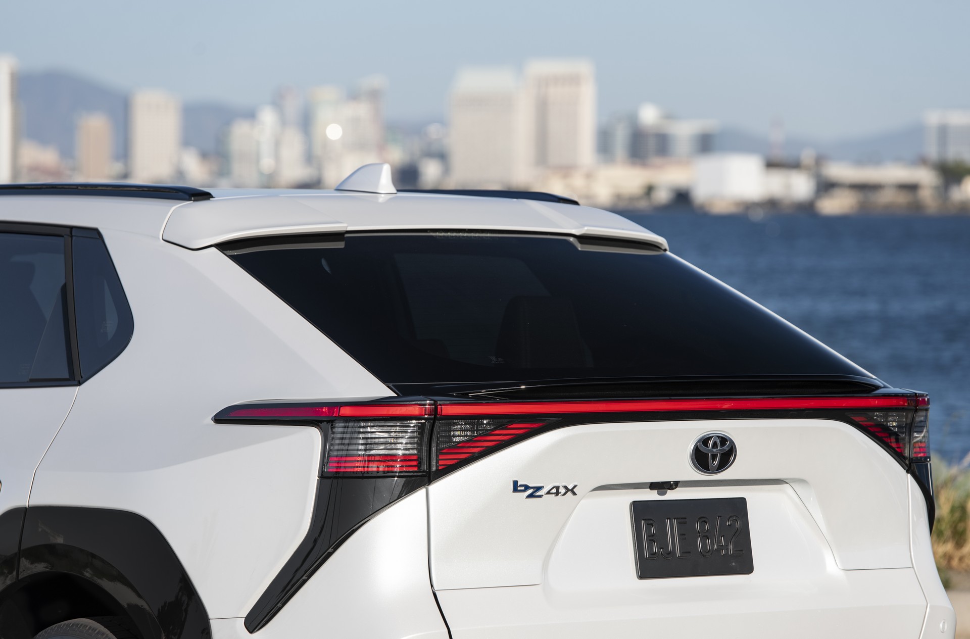 Download 2023 Toyota bZ4X XLE FWD - Tail Light HD Wallpaper 1920x1265 #65