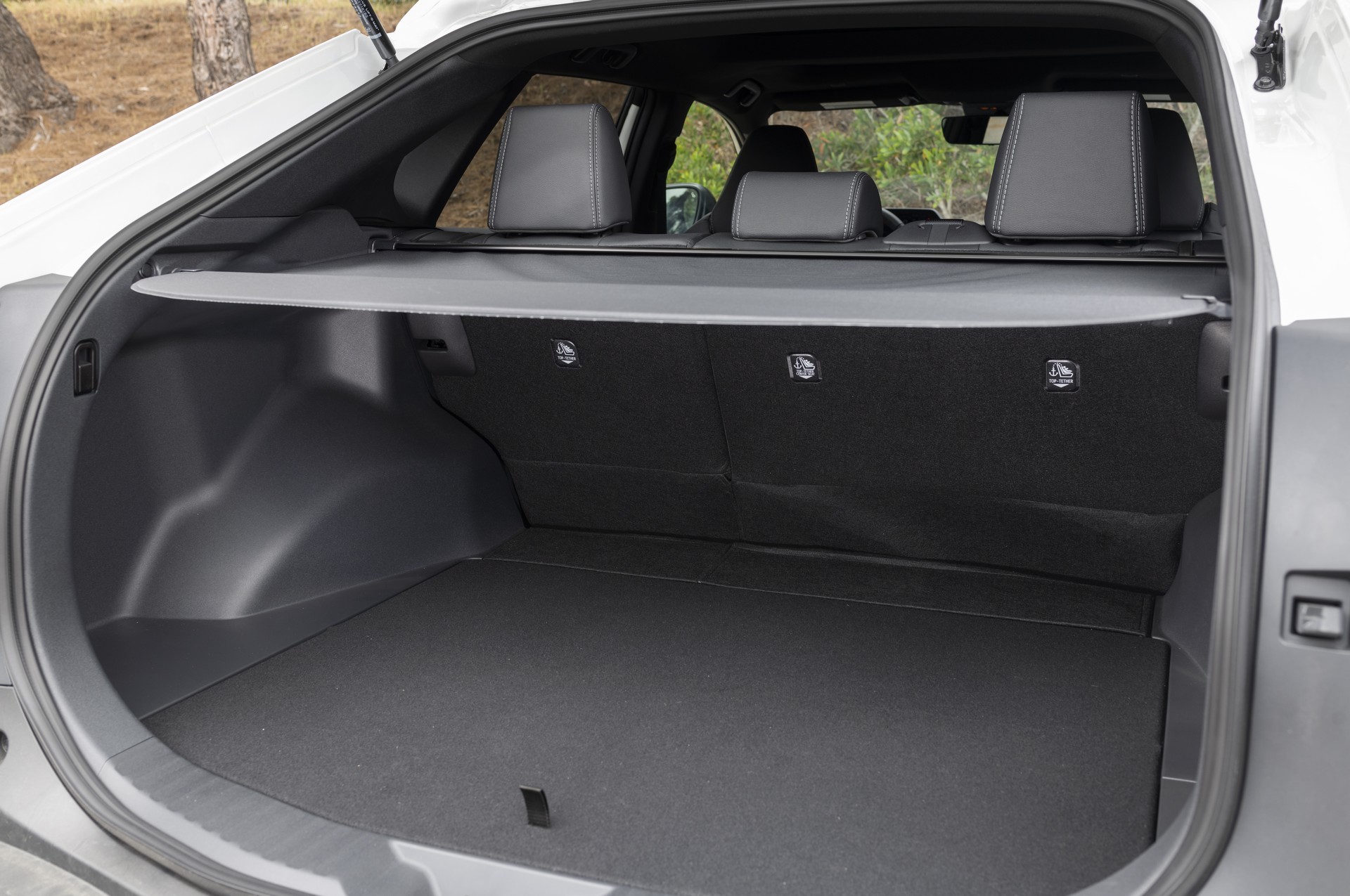 Download 2023 Toyota bZ4X XLE FWD - Trunk HD Wallpaper 1920x1275 #102