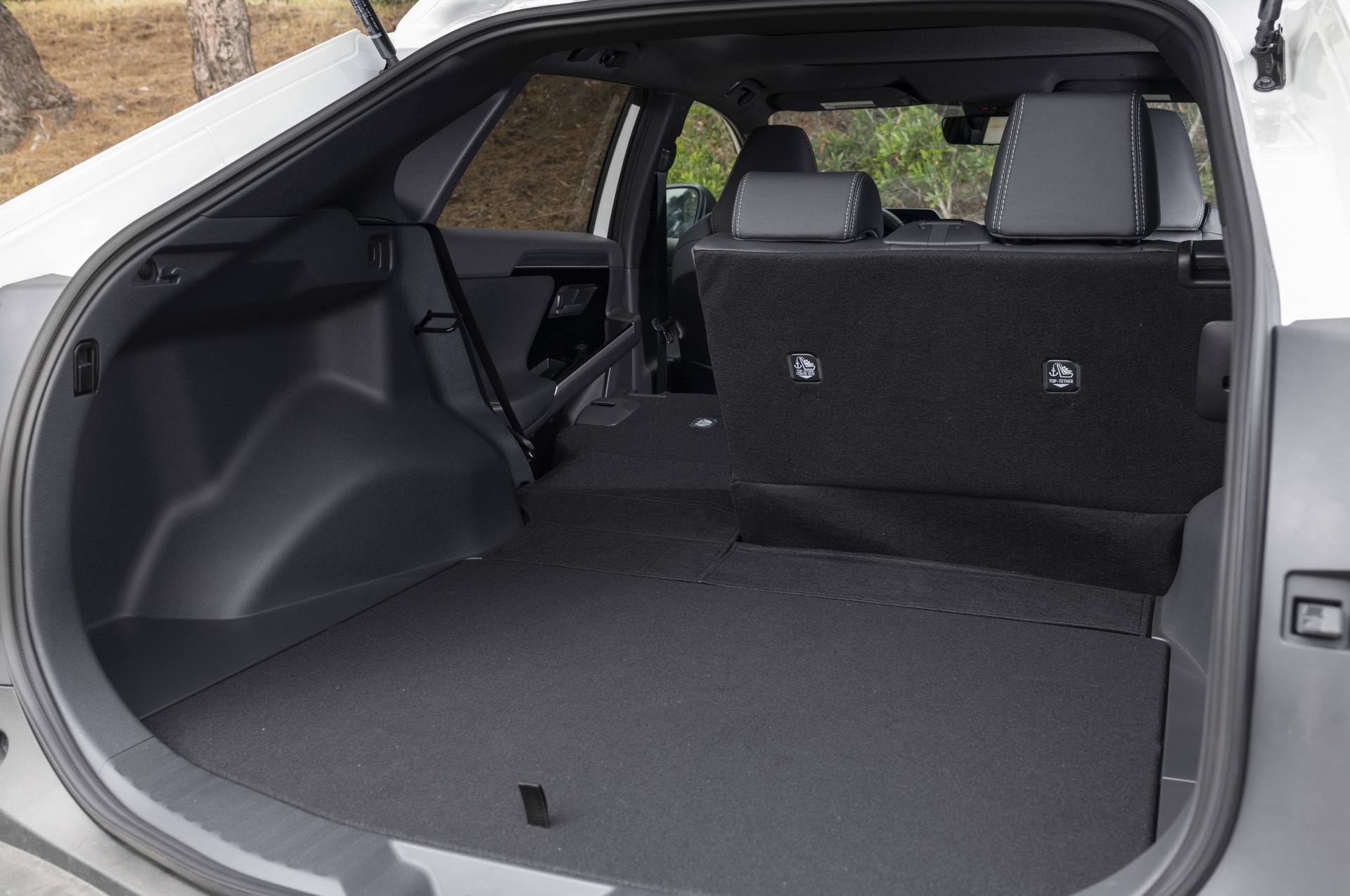 Download 2023 Toyota bZ4X XLE FWD - Trunk HD Wallpaper 1920x1275 #104