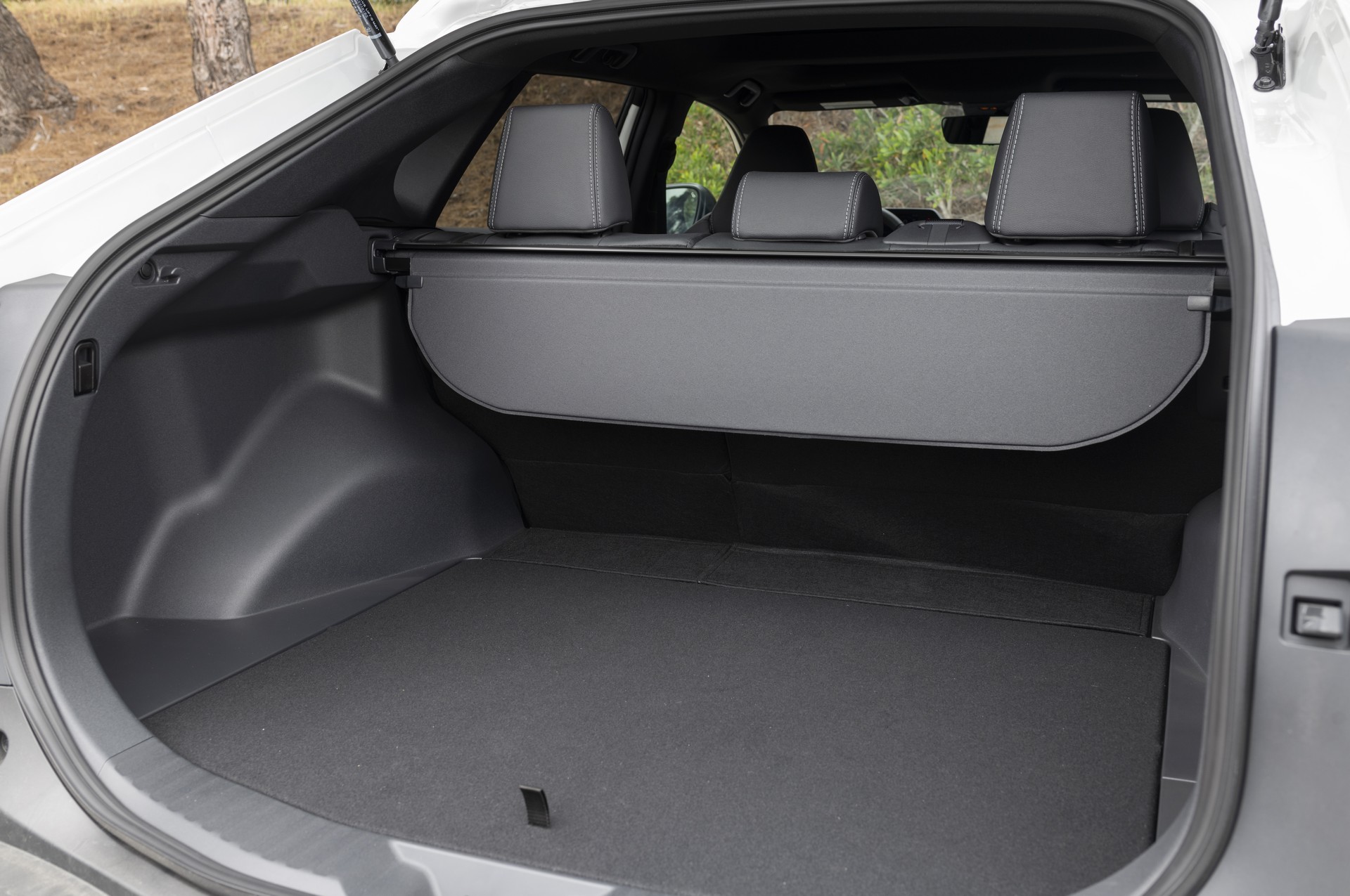 Download 2023 Toyota bZ4X XLE FWD - Trunk HD Wallpaper 1920x1275 #106