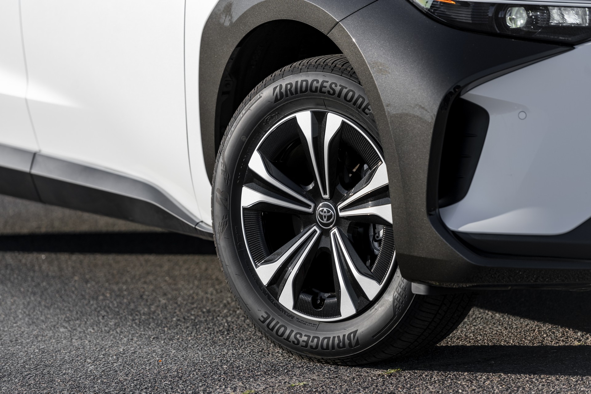 Download 2023 Toyota bZ4X XLE FWD - Wheel HD Wallpaper 1920x1280 #61