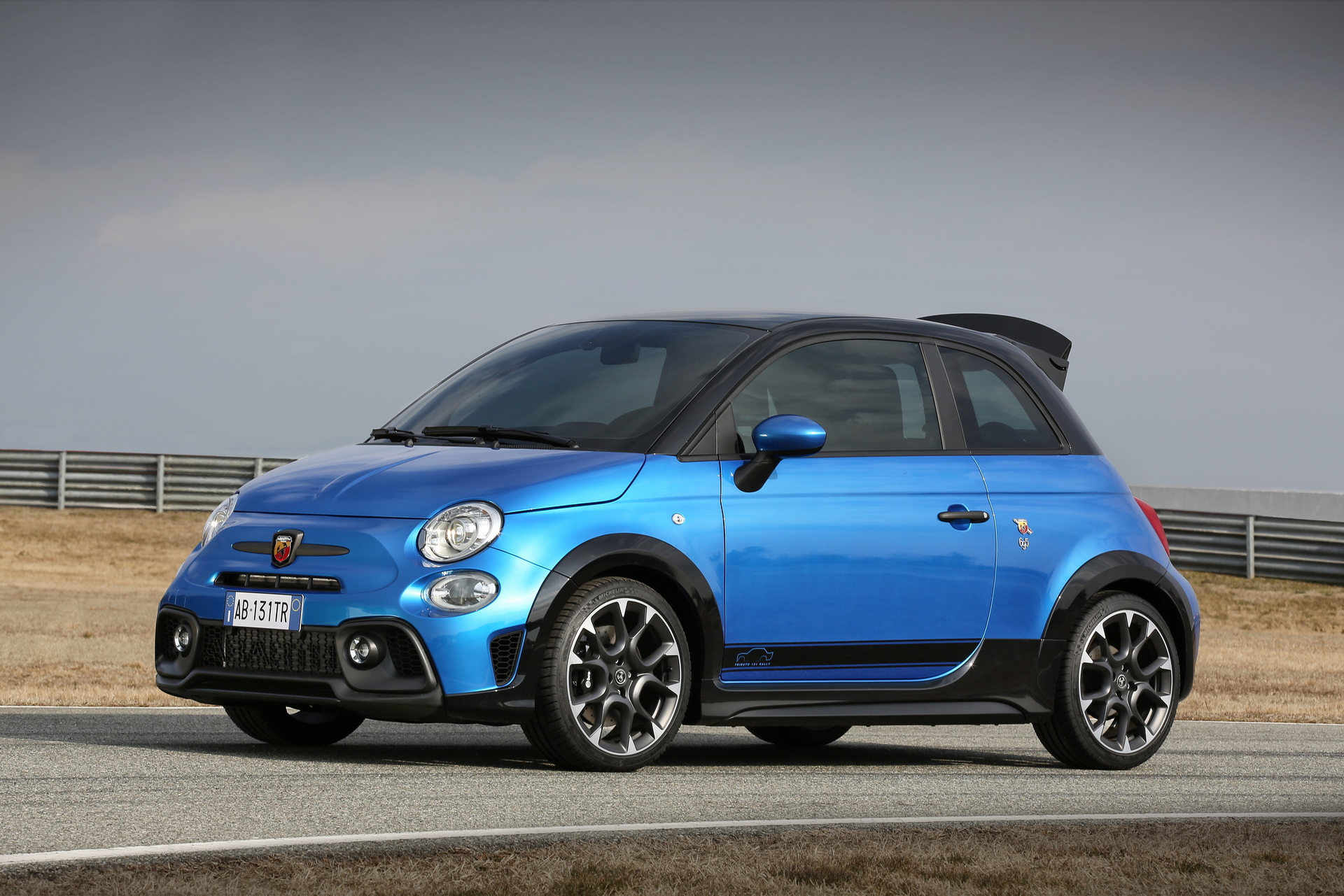 Download 2022 Abarth 695 Tributo 131 Rally - Front Three-Quarter HD Wallpaper 1920x1281 #9