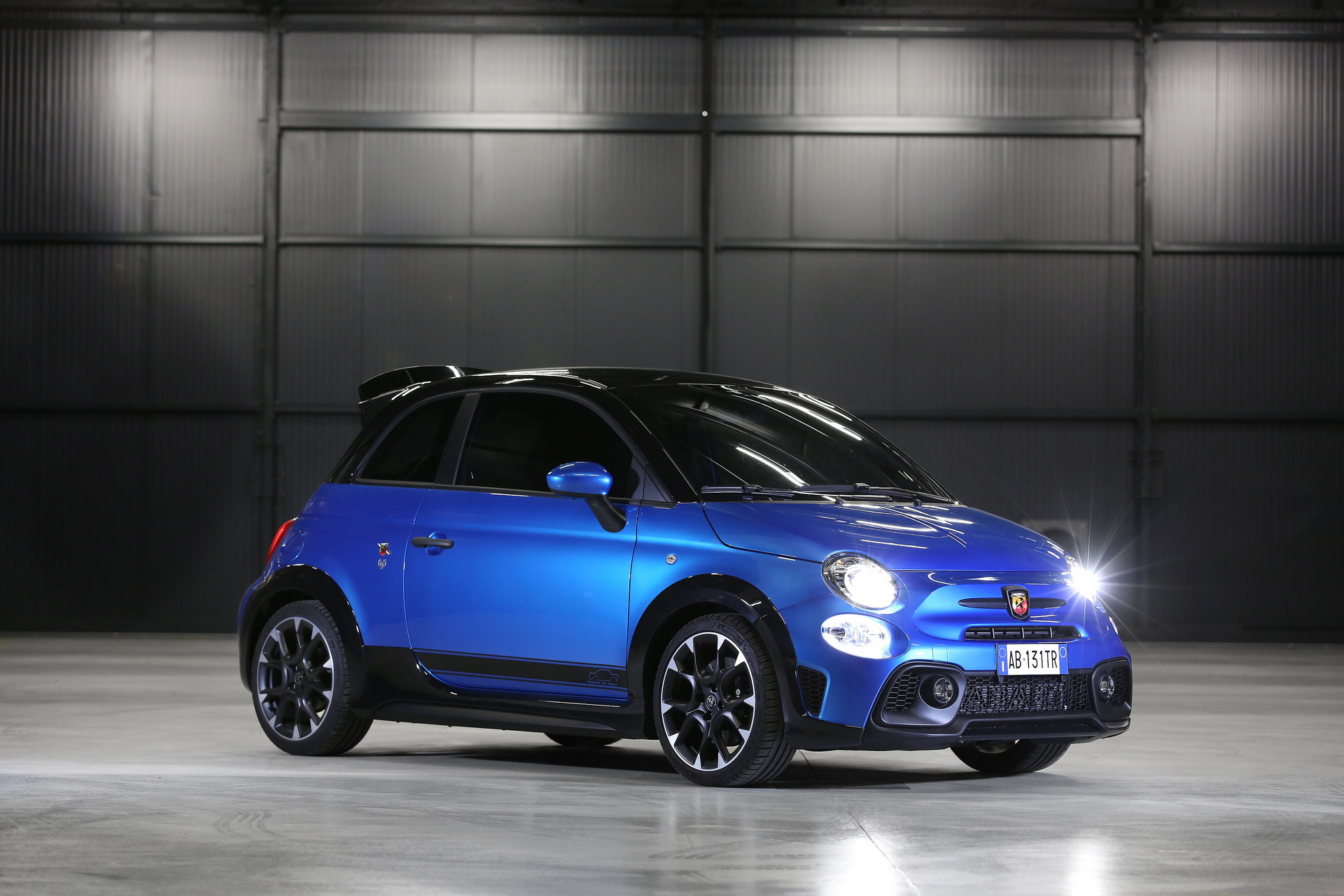 Download 2022 Abarth 695 Tributo 131 Rally - Front Three-Quarter HD Wallpaper 1920x1280 #23