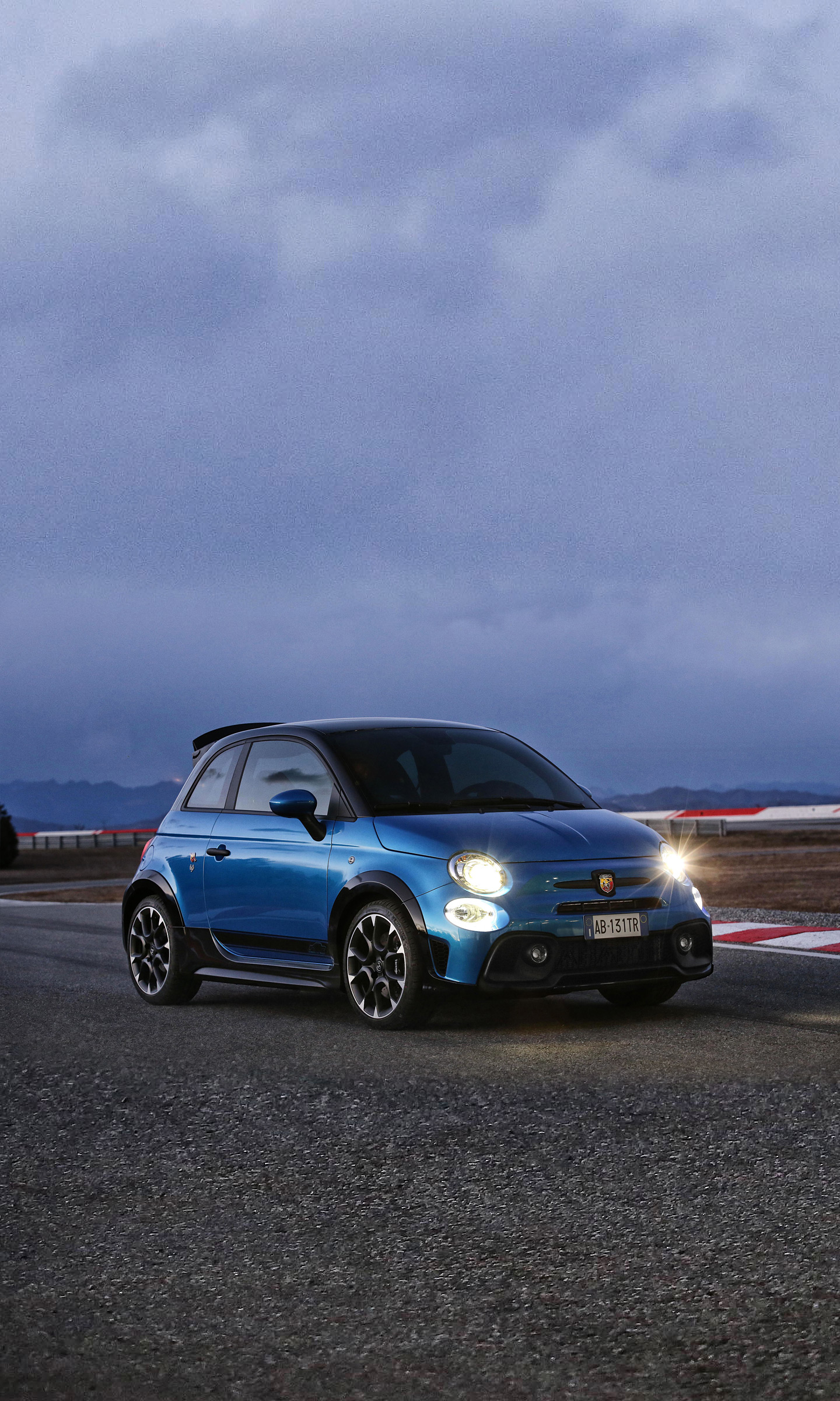 Download 2022 Abarth 695 Tributo 131 Rally - Front Three-Quarter HD Phone Wallpaper 1440x2400 #22