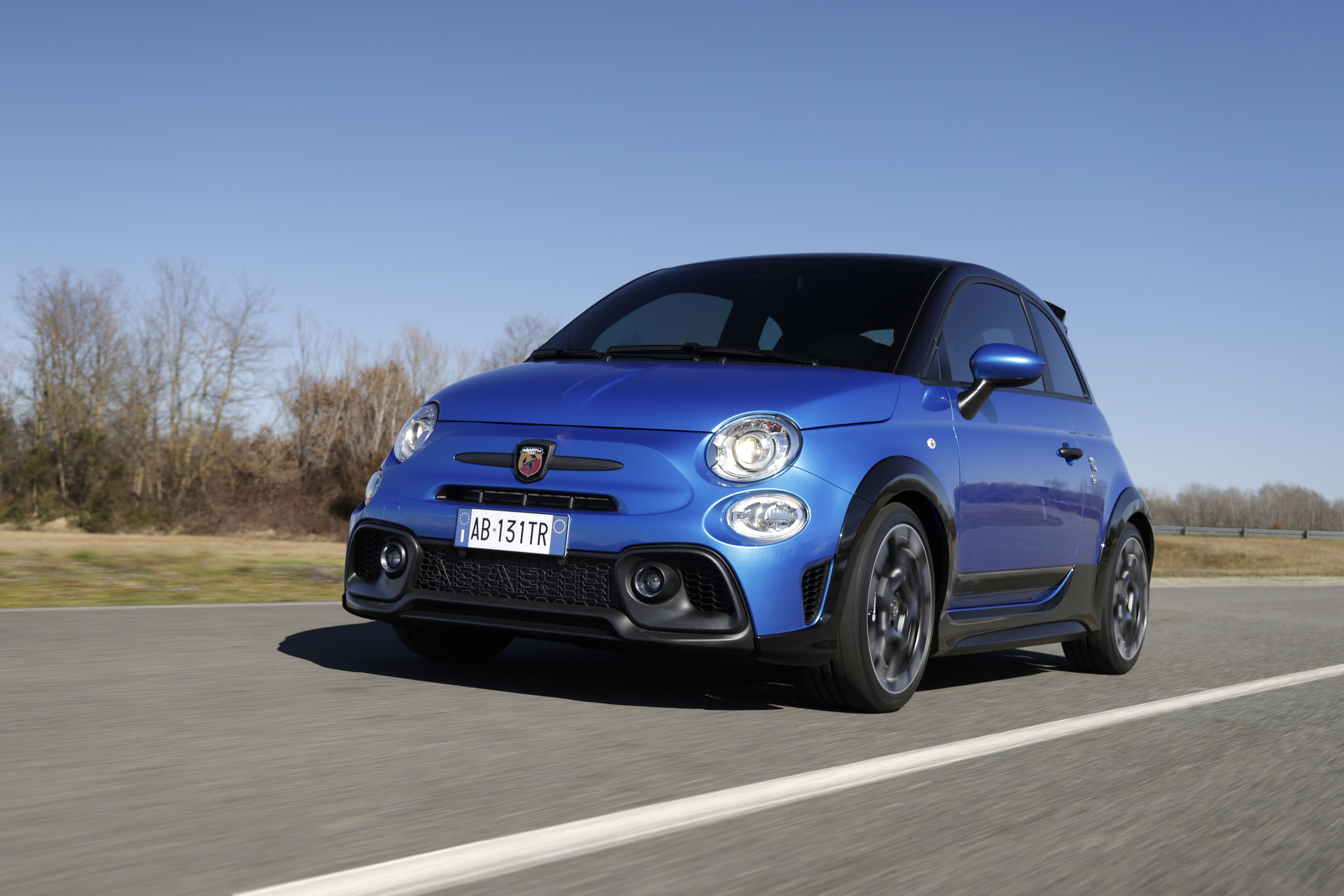 Download 2022 Abarth 695 Tributo 131 Rally - Front Three-Quarter HD Wallpaper 1920x1281 #3