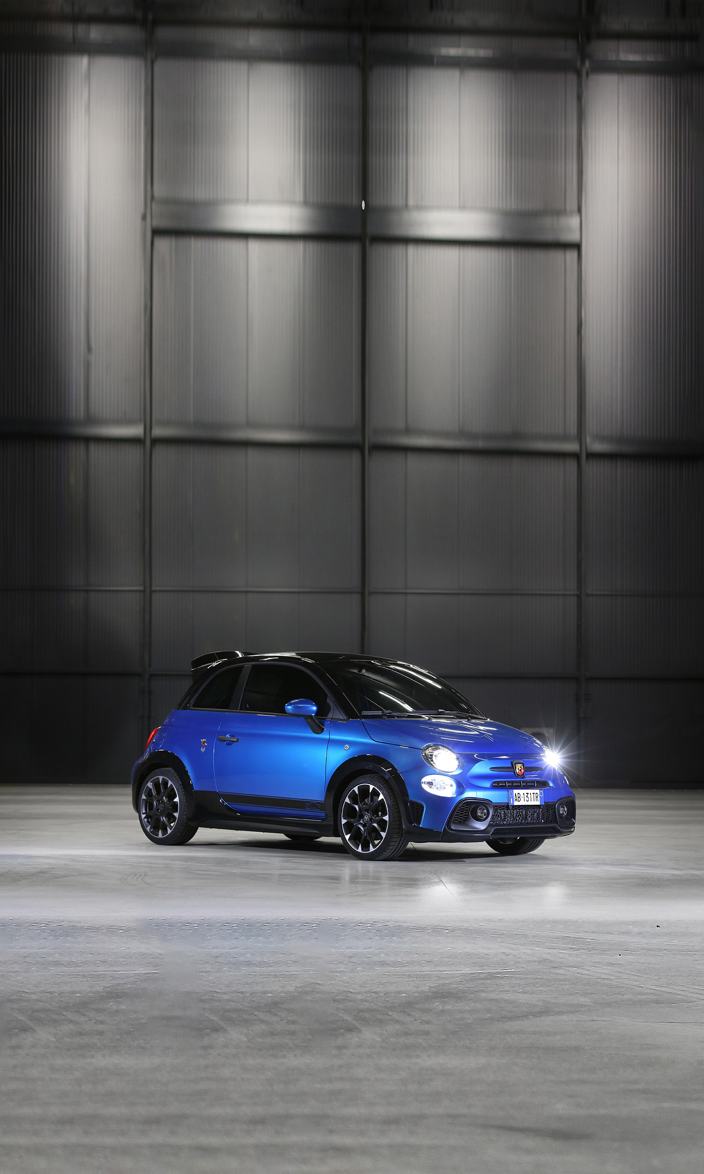 Download 2022 Abarth 695 Tributo 131 Rally - Front Three-Quarter HD Phone Wallpaper 1440x2400 #25